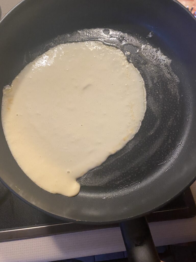 put dough in crepes